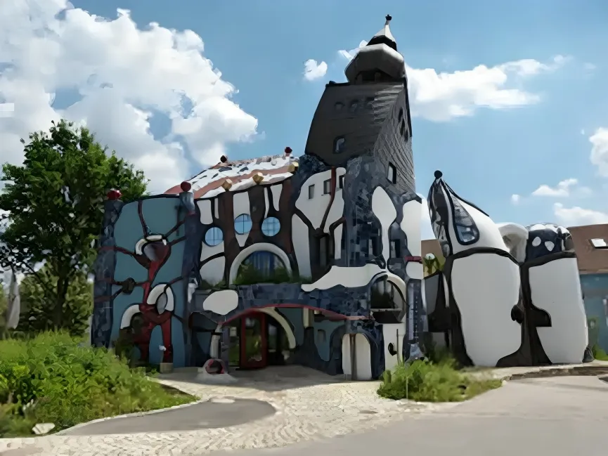 Hundertwasser Turm und Kunsthaus im Abensberg Deutenhof Hotel